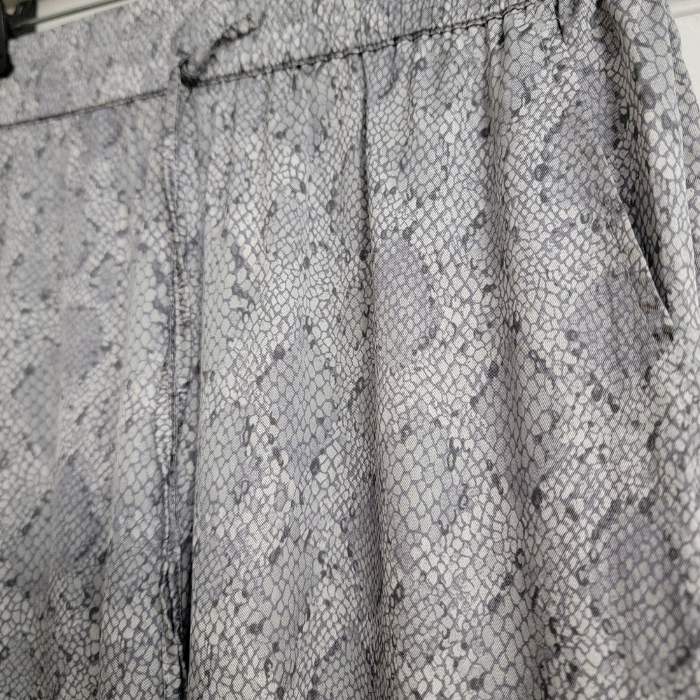 J. McLaughlin Tia Pant Desert Scale Python Print Women’s Small NWT - Picture 7 of 9